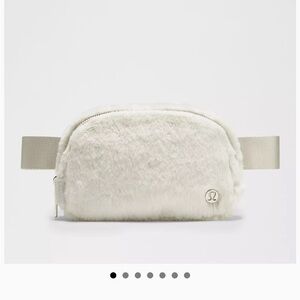 Lulu Everywhere Belt bag - Fleece - White w/ Gold